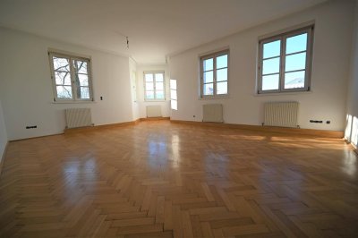 ELISABETH VORSTADT | Sanierte Altbauwohnung mit 4 Zimmern direkt an der Salzach