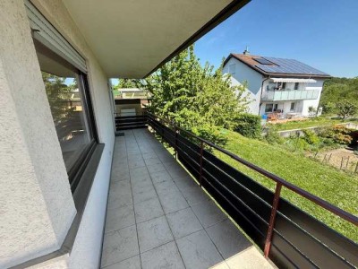 DONNBRONN: GROßZÜGIGE 3 ZI. EG-WOHNUNG 109m² mit XL-BALKON, WOHNKÜCHE u. GARTEN