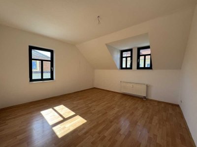 Schöne  helle 3 Zimmer Wohnung - zentrale Lage, WG geeignet