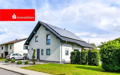 Einfamilienhaus in idyllischer Ortsrandlage mit großem Garten und Doppelgarage in Bellingen.