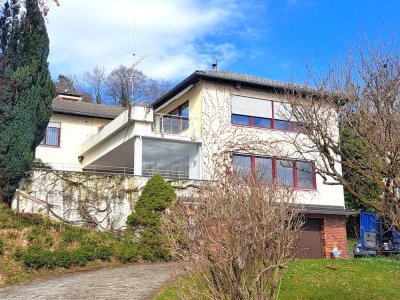 Ruhesitz in repräsentativer Terrassenwohnung  *
Villenhanglage   * nur 100 m zum See