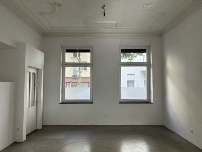 Altbau: 5 Zimmer mit exkl. Garten