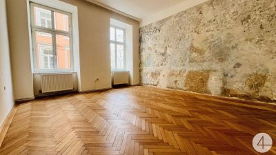 Stilaltbau mit Wandfresken – Wohnen für Kunstgenießer