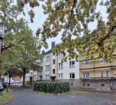 � Grün. Ruhig. Modern. – 2,5-Zimmer EG-Wohnung mit Balkon & Charme