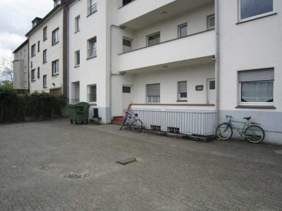 **Renovierte, gut aufgeteilte 3,5 Zi.-Whg. im 1. OG in Bahnhofsnähe**