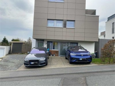 Exklusive , neuwertige 3-Zimmer-Wohnung mit Terrasse und EBK in Kassel
