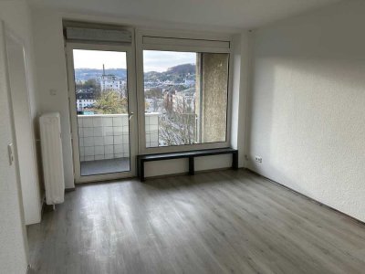 Sanierte 2 Zimmer mit Balkon und Aufzug