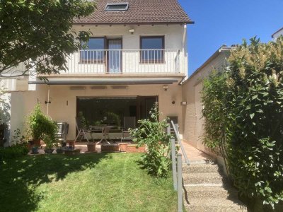 Familienfreundliche Doppelhaushälfte mit schönem Garten & Terrasse