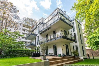 Stylish penthouse maisonette with 2 terraces and parking space in Kreuzberg town villa