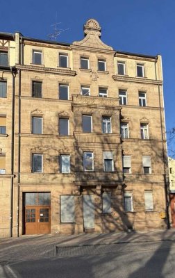 Helle 2-Zimmer-Wohnung mit schönem Parkblick in Fürth.
