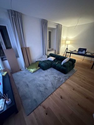 Erstbezug nach Sanierung mit EBK: exklusive 2-Zimmer-Wohnung möbliert in Augsburg Innenstadt