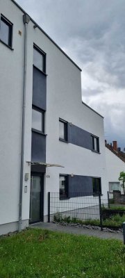 Neuwertige 4-Zimmer-Maisonette-Wohnung mit Dachterrasse und Einbauküche in 56075, Koblenz
