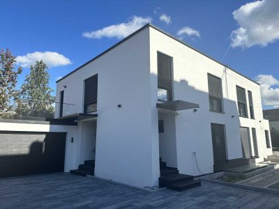 Gehobene 4-Zimmer-Terrassenwohnung mit Einbauküche im ZFH in Augsburg