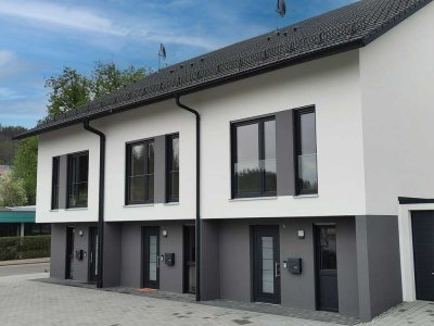 Schönes, geräumiges Reiheneckhaus mit fünf Zimmern in Wolfertschwenden, Landkreis Unterallgäu