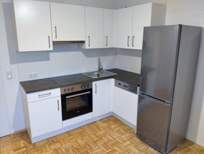 Erstbezug: Sanierte 1 ZIMMER-Wohnung + extra Essküche neu möbliert mit Fenster + neue Sanitäranlagen