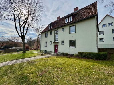 Helle, frisch renovierte Erdgeschosswohnung mit großer Wohnküche in ruhigem 4-Parteien-Haus GBH