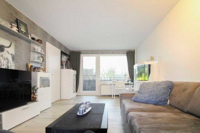 Auspacken und einziehen: Modernisierte 2-Zimmer Wohnung mit Loggia in guter Lage