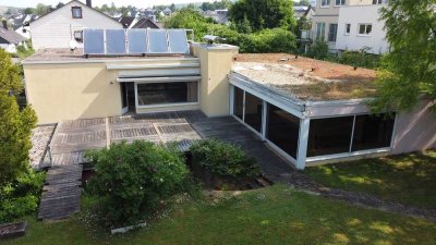 SAARBURG nahe LUX und TRIER, Einfamilienhaus im Bungalowstil mit parkähnlichem Garten