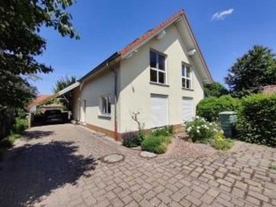 Freistehendes Einfamilienhaus in zweiter Reihe
