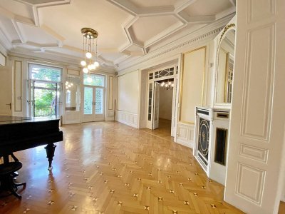 Repräsentative Wohnung mit Eigengarten in einer Cottage Villa