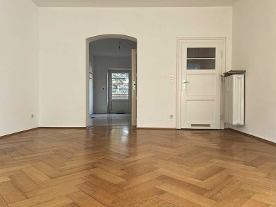2,5-Zimmer-Altbauwohnung mit Balkon in Untergiesing, Denkmalschutz