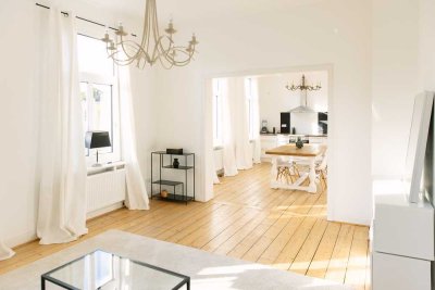 Voll möblierte 2,5 Zimmer Wohnung neuwertig