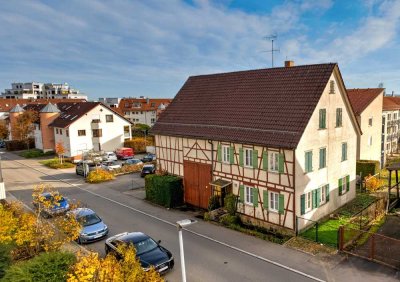 VERKAUFSSTART: Renovierungsbedürftiges Bauernhaus mit Scheuer und Werkstatt