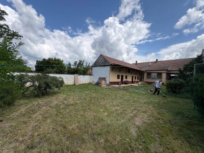 Renovierungsbedürftiges Haus zu verkaufen – Ideal für Heimwerker und Investoren!