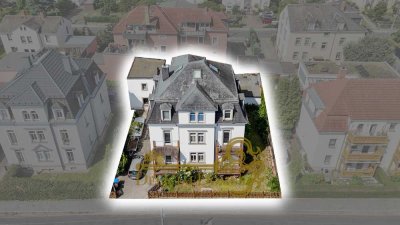 Wohnhaus mit 2 Garagen, 4 Balkonen, Dachterrasse und zusätzlichem Ausbaupotenzial