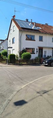 Wohlfühl-Doppelhaushälfte mit 6 Zimmern in Stuttgart-Möhringen / Märchenviertel