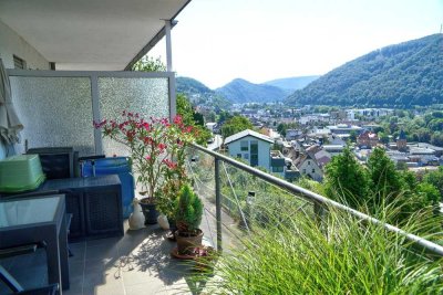 Sonniger Blick auf das Lahntal - sehr schöne Etagenwohnung mit Aufzug und Südbalkon