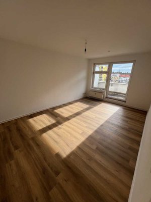 Helle 2-Zimmer-DG-Wohnung mit großer Dachterrasse zu vermieten!
