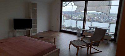 Modernes Möbliertes Zimmer mit großen Balkon in einer 5er WG