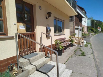 Geräumiges, preiswertes 9,5-Zimmer-Mehrfamilienhaus in Fellen