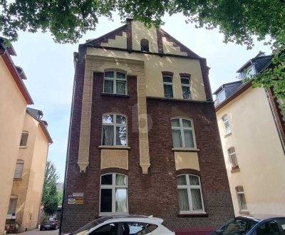 STARK SANIERUNGSBEDÜFTIGES BAUDENKMAL