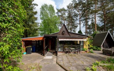 Heinze-Immobilien (IVD): Ausgebaute Finnhütte als Wohnhaus in gewachsener Siedlung am Ortsrand