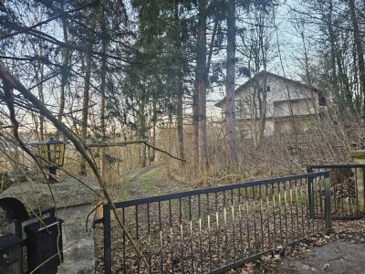 Sanierungsbedürftiges Mehrfamilienhaus mit viel Potenzial in ruhiger Lage