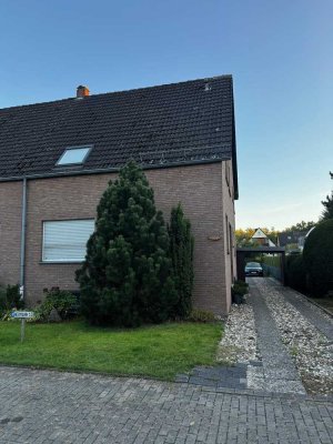 Charmante Doppelhaushälfte mit Kamin, Wintergarten & Partykeller – umfassend modernisiert!