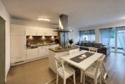 Top modernisierte EG-Wohnung mit Terrasse und Stellplatz in beliebter Lage