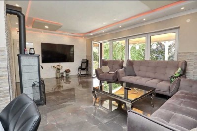 Provisionsfrei! Modernisiertes Ein-/Zweifamilienhaus – 5 Zi., Dachstudio, Büro, Doppelgarage, Sauna