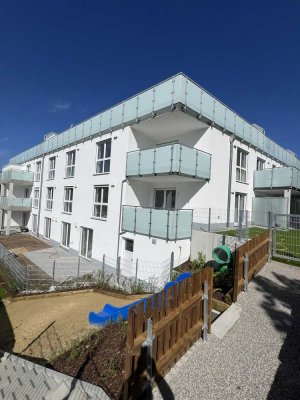 Design trifft Komfort: Exklusive Wohnung mit Balkon u. Garten