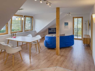 Sehr helle, ruhige, möblierte Dachgeschosswohnung, befristet