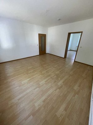 Schöne 3-Raum-Wohnung mit Einbauküche