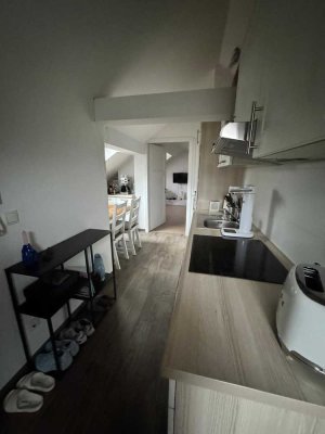Zwischenmiete : Voll möblierte DG-Wohnung in Heidelberg-Kirchheim