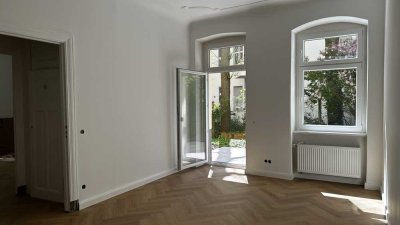 Kernsanierte Altbauwohnung mit 80 m² Privatgarten – Erstbezug in Friedenau / City-West