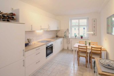 Renoviert: 2-Zimmer, EBK, Balkon, Garage - Ruhig nahe Schloß & Schützenkoppel