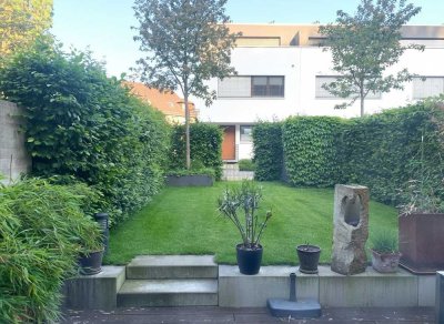 Modernes Townhouse mit Garten und großzügigem Wohnkonzept am Niddapark
