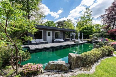 Freistehende Villa mit Einliegerwohnung auf parkähnlichem Süd Grundstück mit Natural Pool