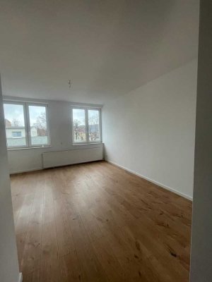 Sanierte 5-Zimmer-Wohnung mit Dachterrasse & offener Wohnküche