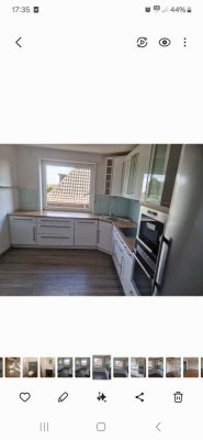 Freundliche 4-Zimmer-Wohnung mit Balkon und EBK in Moers